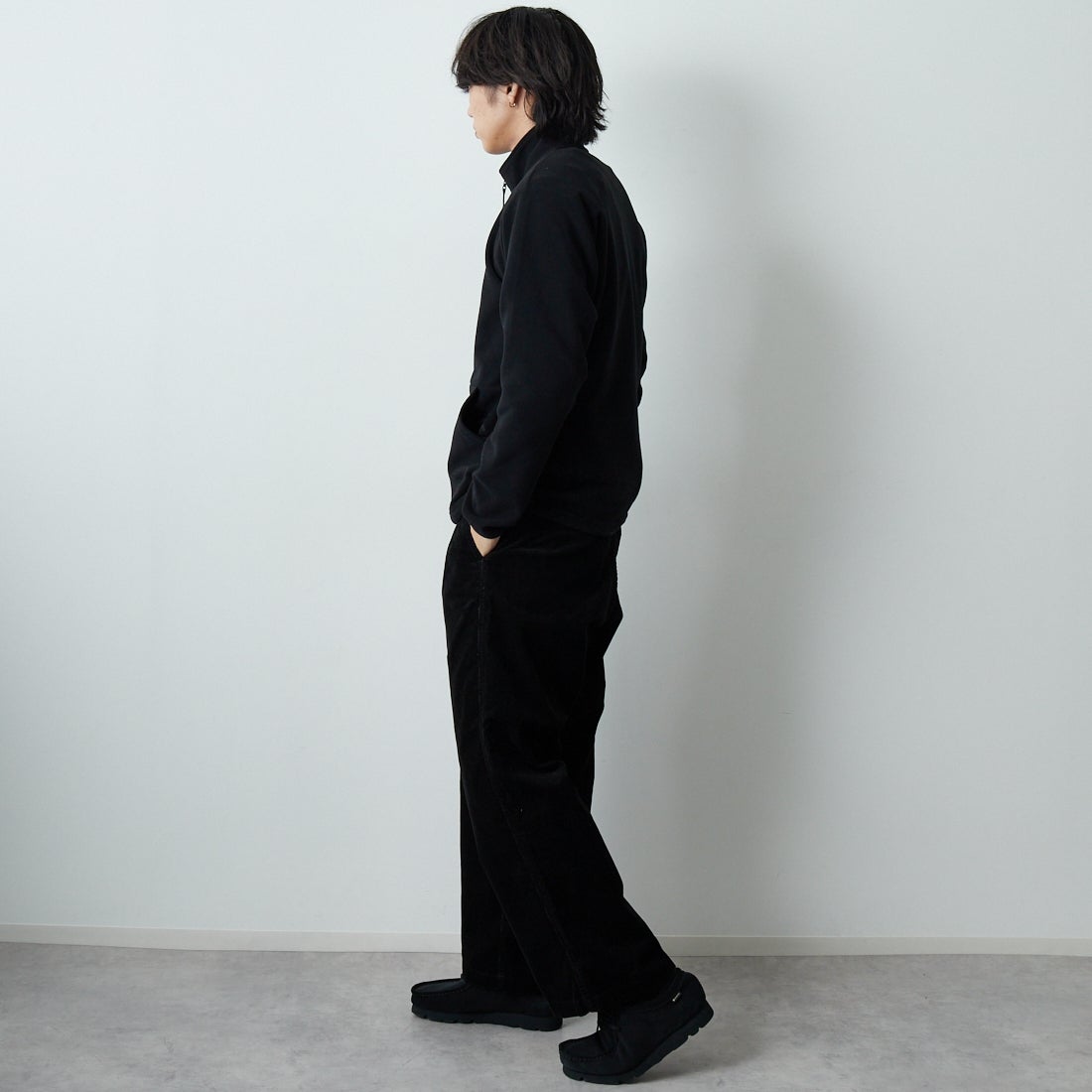 THE NORTH FACE PURPLE LABEL [ザ ノースフェイス パープルレーベル] コーデュロイ ワイドストレートフィールドパンツ [N25FC099] K BLACK &&モデル身長：179cm 着用サイズ：30&&