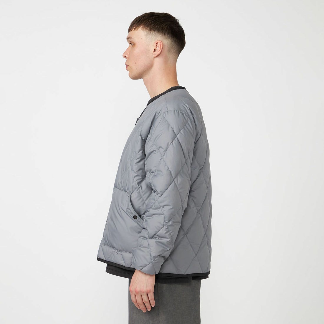 THE NORTH FACE PURPLE LABEL [ザ ノースフェイス パープルレーベル] パーテックスカンタムプラス フィールドダウンカーディガン [N25FA036] LH L.GRAY &&モデル身長：179cm 着用サイズ：32&&