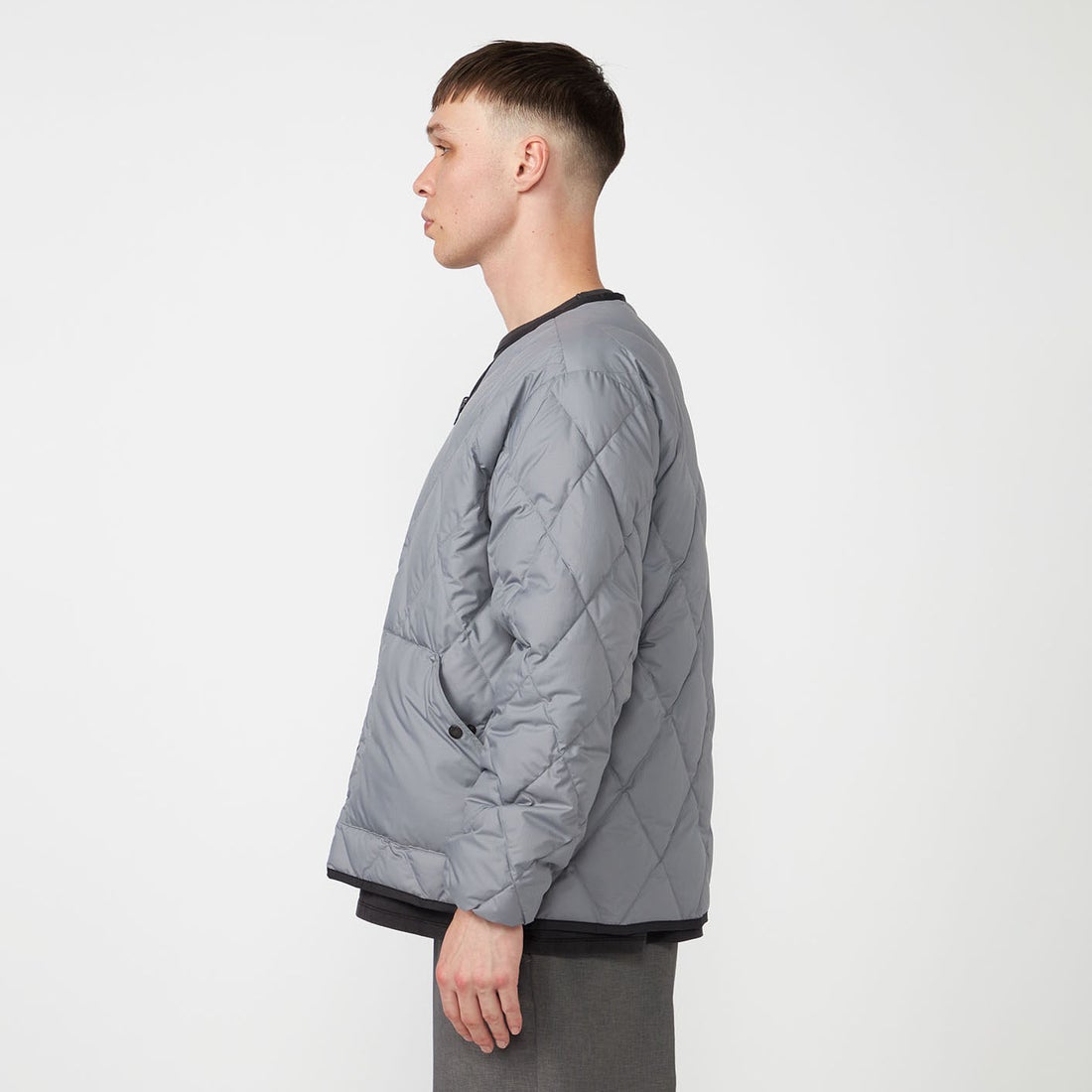 THE NORTH FACE PURPLE LABEL [ザ ノースフェイス パープルレーベル] パーテックスカンタムプラス フィールドダウンカーディガン [N25FA036] LH L.GRAY &&モデル身長：179cm 着用サイズ：32&&