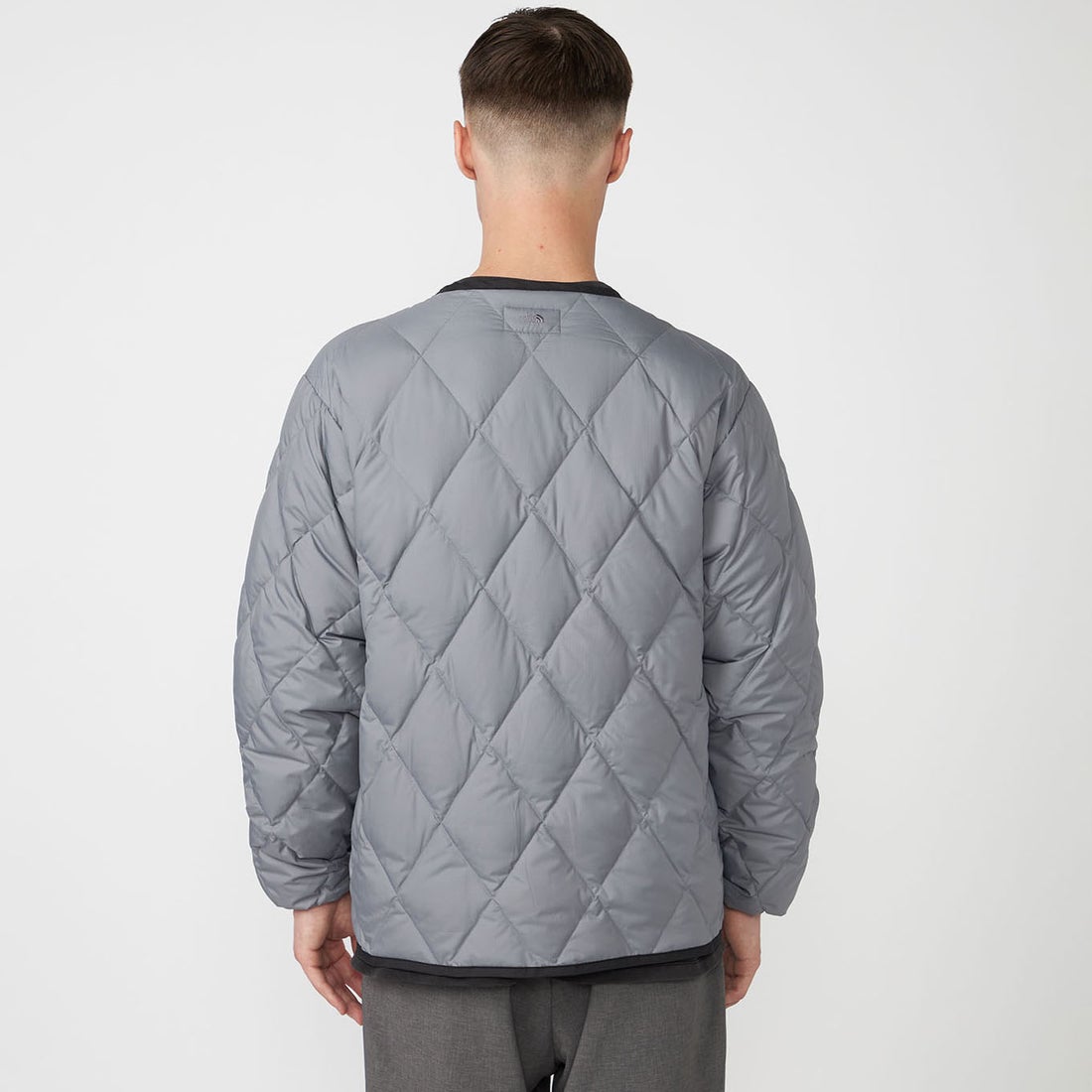 THE NORTH FACE PURPLE LABEL [ザ ノースフェイス パープルレーベル] パーテックスカンタムプラス フィールドダウンカーディガン [N25FA036] LH L.GRAY &&モデル身長：179cm 着用サイズ：32&&