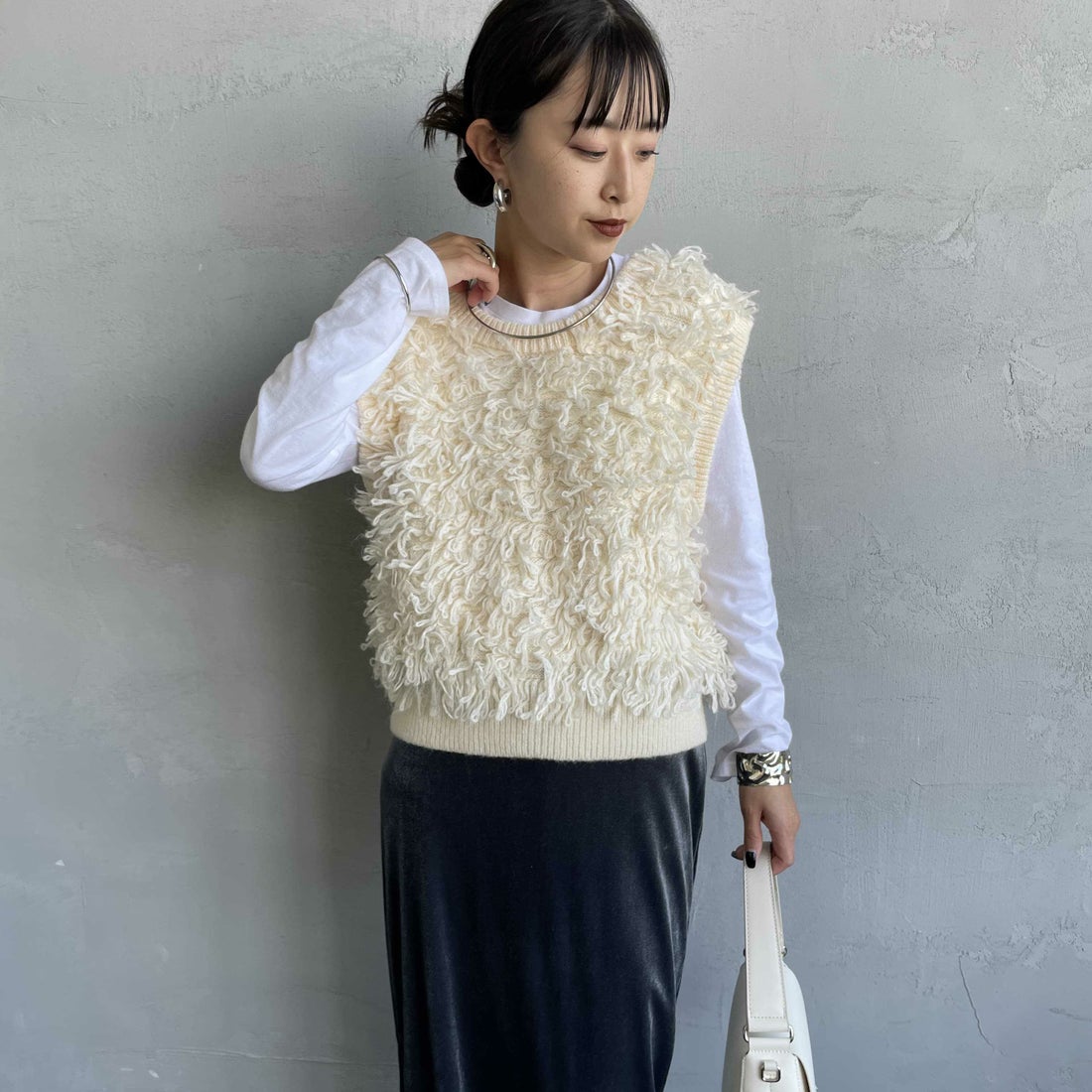 nenom [ネノム] マルチWAY フリンジショートベスト [NE25131028] 21 IVORY &&モデル身長：150cm 着用サイズ：F&&