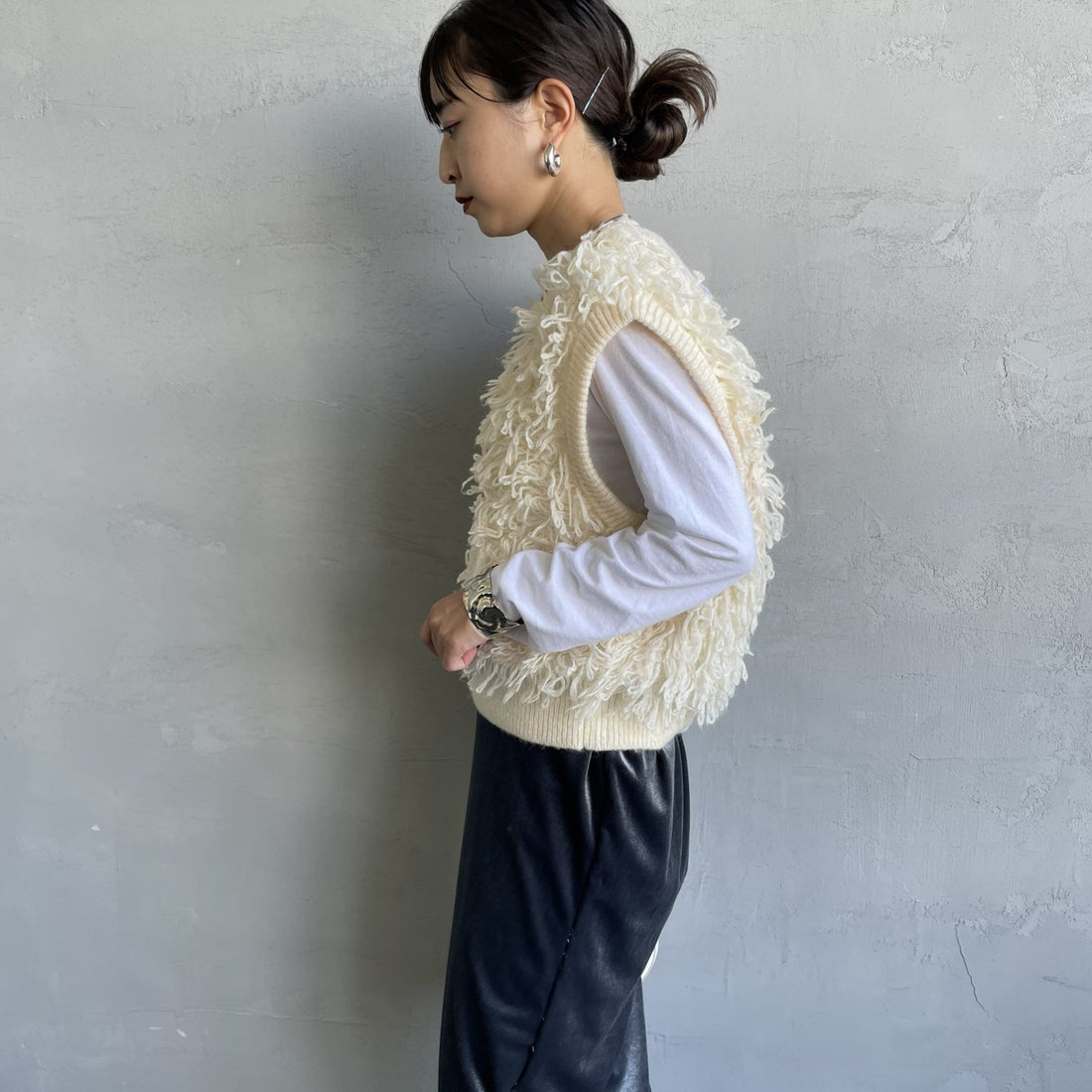 nenom [ネノム] マルチWAY フリンジショートベスト [NE25131028] 21 IVORY &&モデル身長：150cm 着用サイズ：F&&