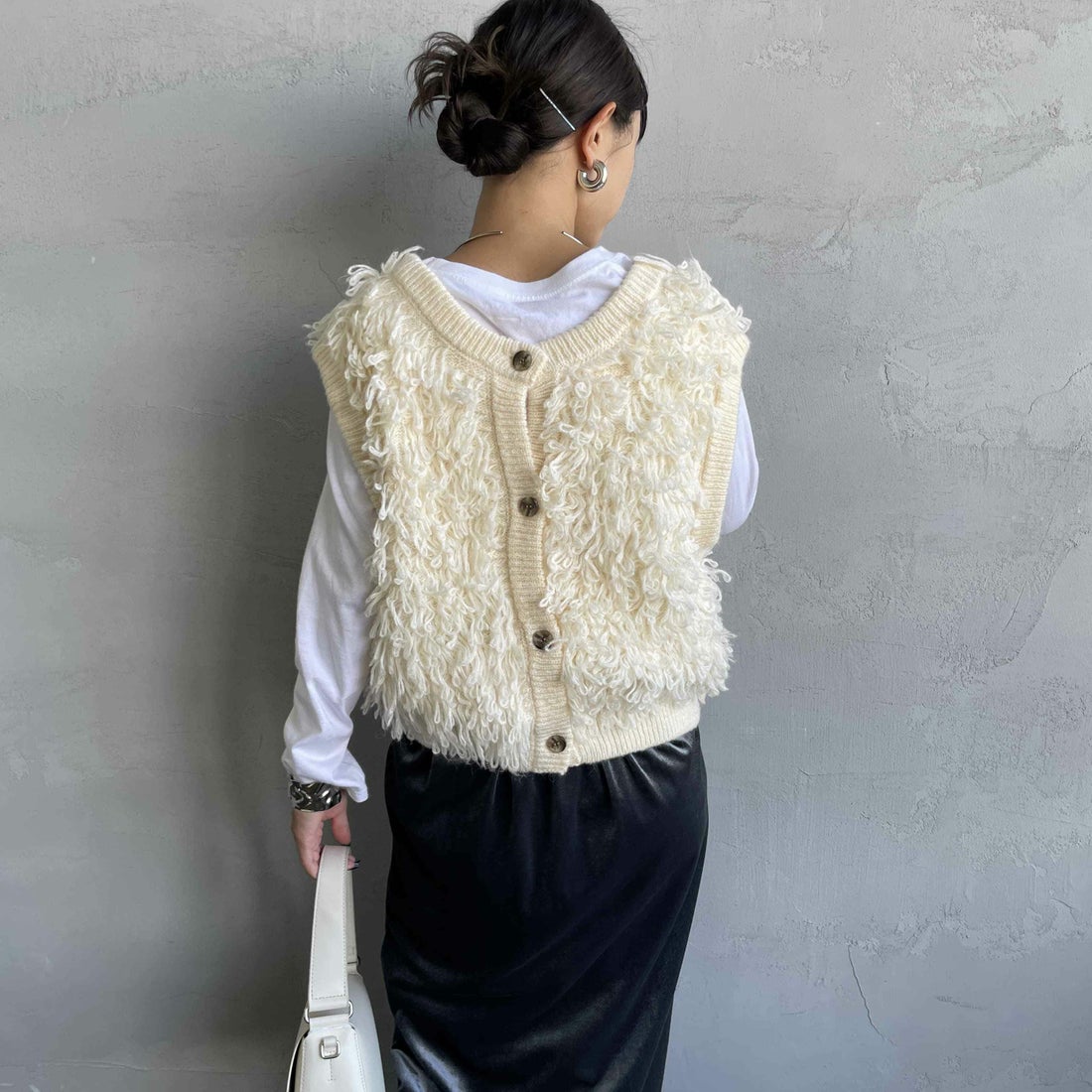 nenom [ネノム] マルチWAY フリンジショートベスト [NE25131028] 21 IVORY &&モデル身長：150cm 着用サイズ：F&&