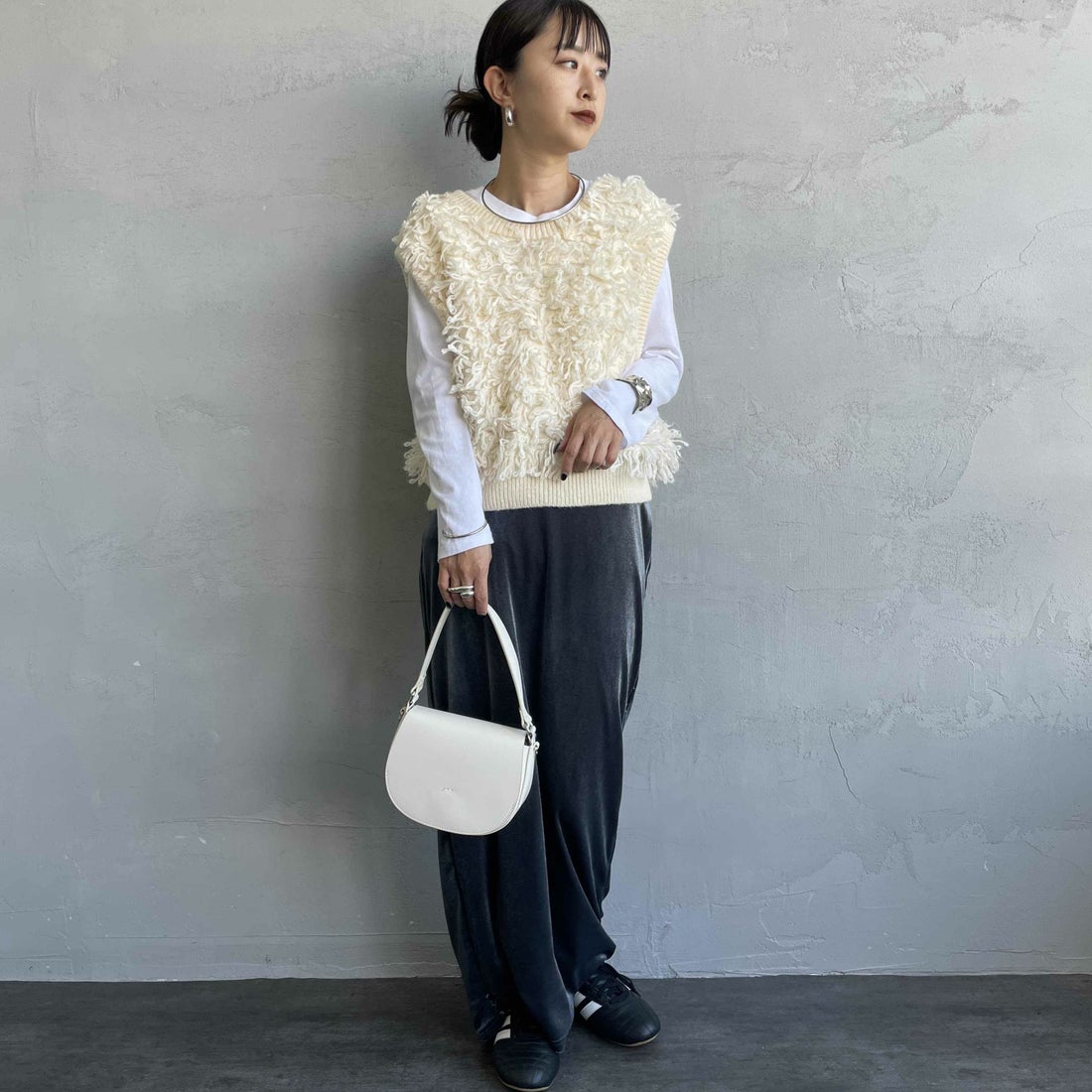 nenom [ネノム] マルチWAY フリンジショートベスト [NE25131028] 21 IVORY &&モデル身長：150cm 着用サイズ：F&&