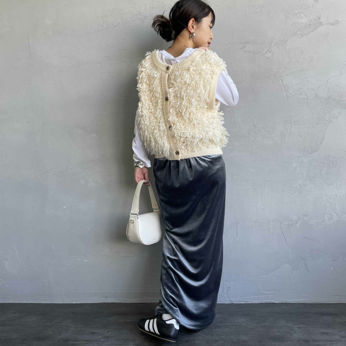 nenom [ネノム] マルチWAY フリンジショートベスト [NE25131028] 21 IVORY &&モデル身長：150cm 着用サイズ：F&&