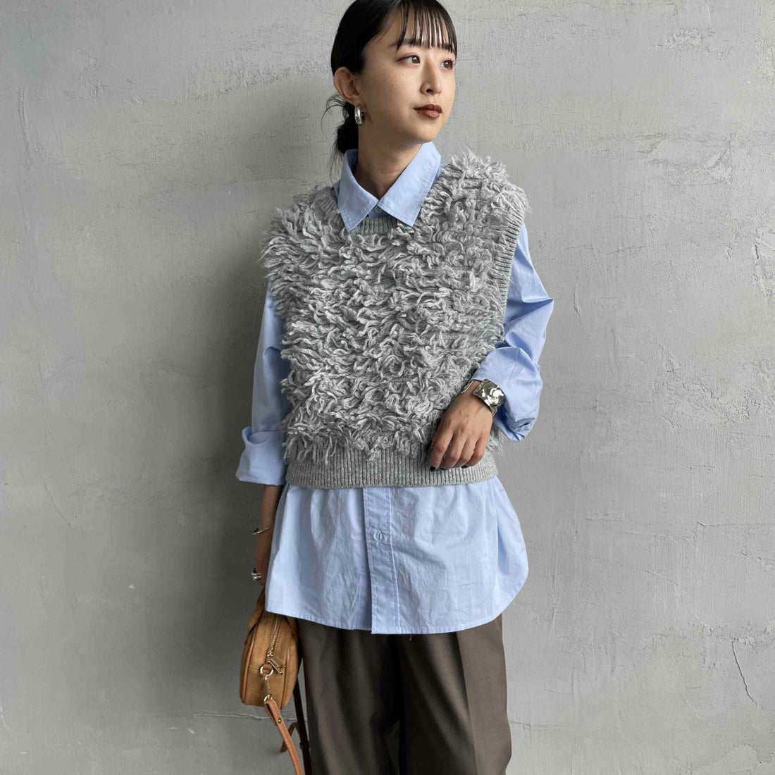 nenom [ネノム] マルチWAY フリンジショートベスト [NE25131028] 07 GRAY &&モデル身長：150cm 着用サイズ：F&&