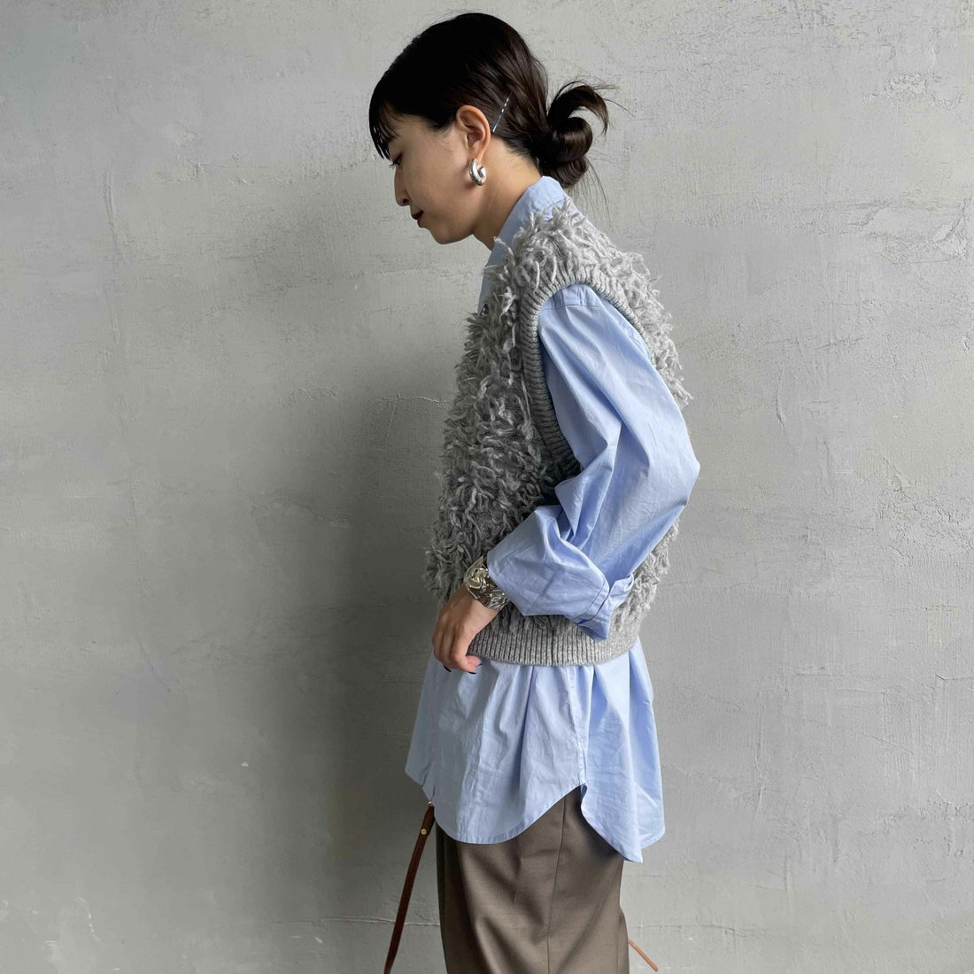 nenom [ネノム] マルチWAY フリンジショートベスト [NE25131028] 07 GRAY &&モデル身長：150cm 着用サイズ：F&&