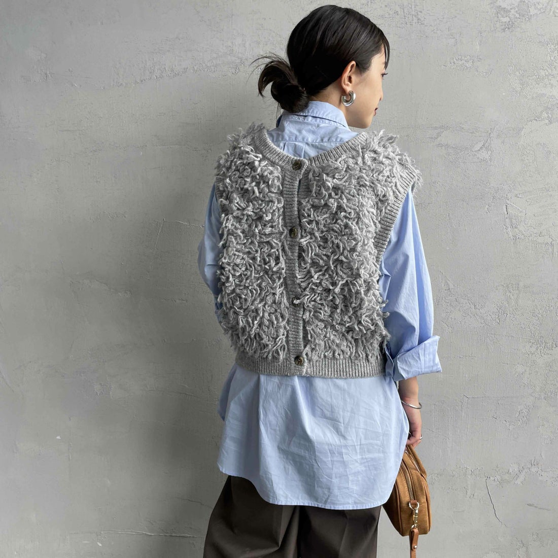 nenom [ネノム] マルチWAY フリンジショートベスト [NE25131028] 07 GRAY &&モデル身長：150cm 着用サイズ：F&&