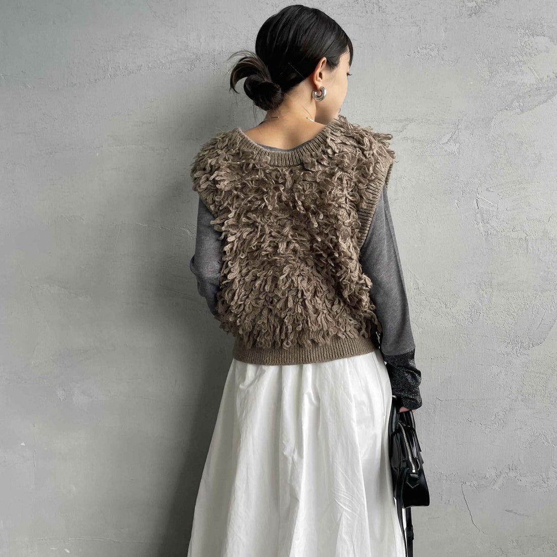 nenom [ネノム] マルチWAY フリンジショートベスト [NE25131028] 26 MOCHA &&モデル身長：150cm 着用サイズ：F&&