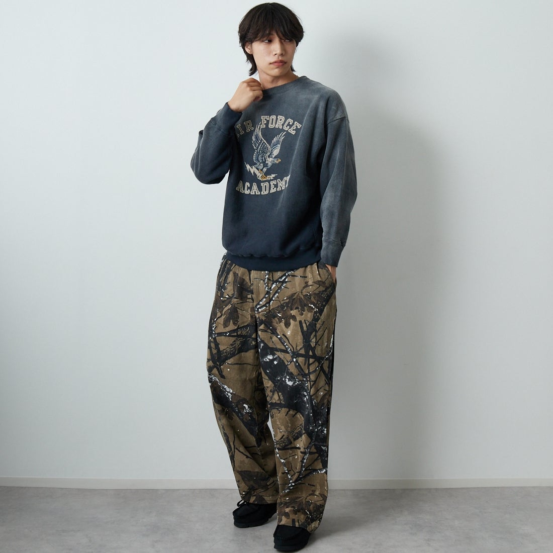 BOW WOW [バウワウ] U.S. AIR FORCE フロッキーロゴスウェット [BW252-UAES] AGED BLACK &&モデル身長：179cm 着用サイズ：L&&