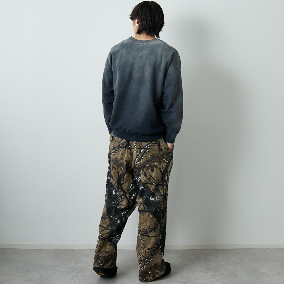 BOW WOW [バウワウ] U.S. AIR FORCE フロッキーロゴスウェット [BW252-UAES] AGED BLACK &&モデル身長：179cm 着用サイズ：L&&