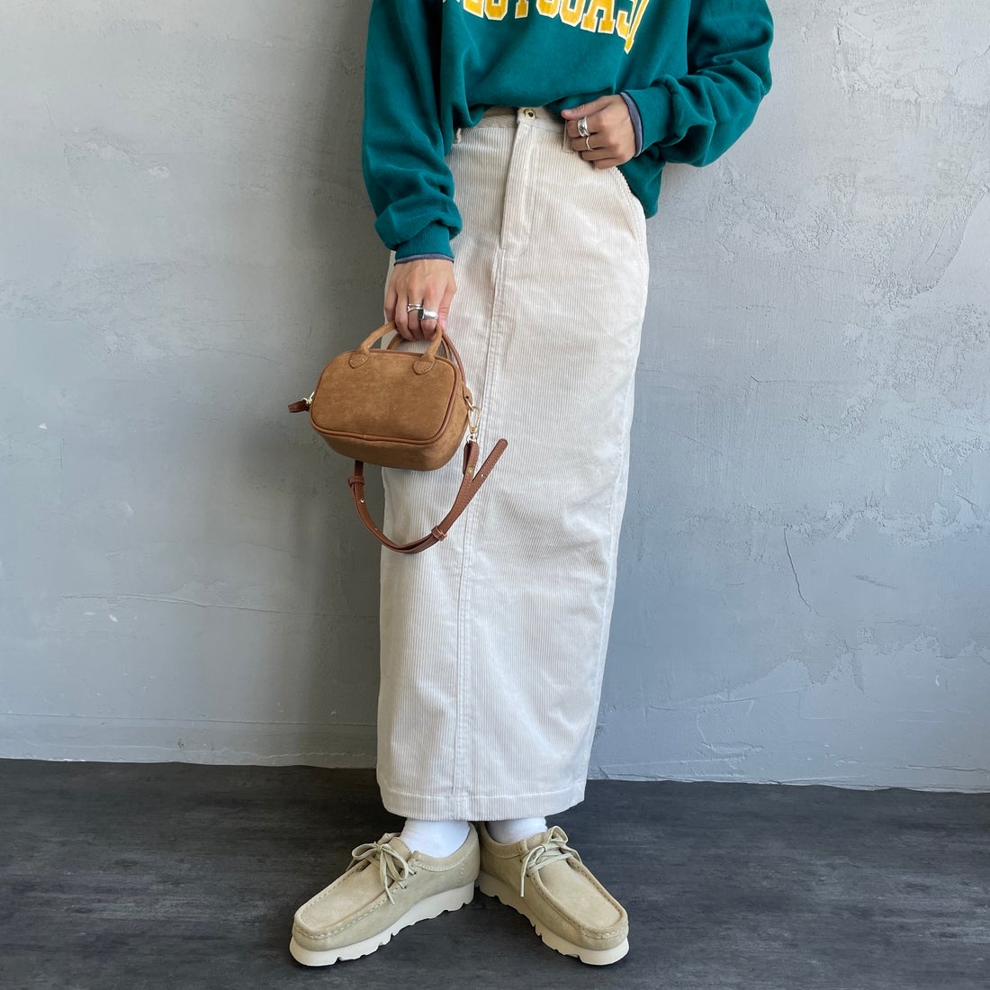 UNIVERSAL OVERALL [ユニバーサルオーバーオール] 別注 コーデュロイナロースカート [U2532767IN-JF] GREIGE &&モデル身長：158cm 着用サイズ：S&&