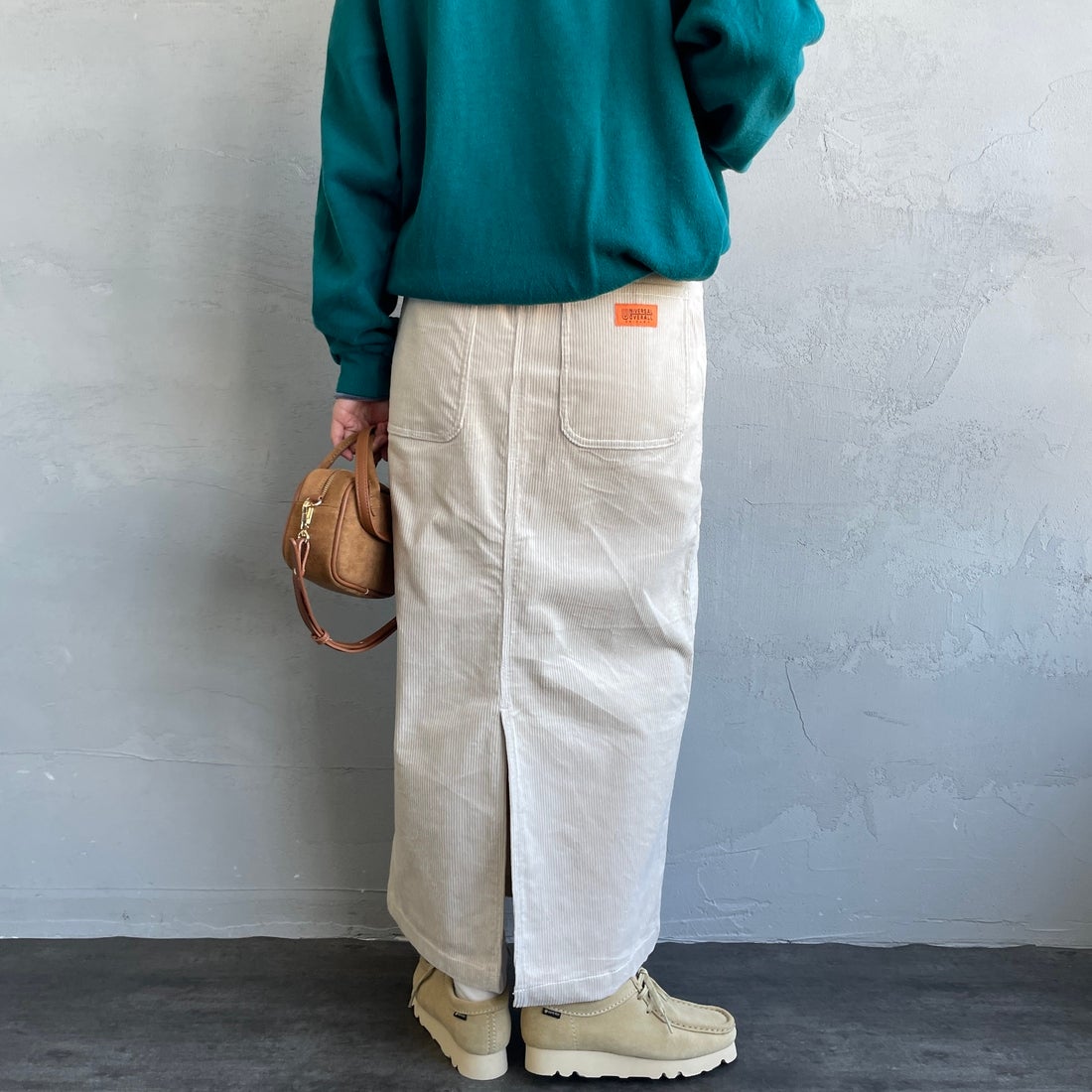 UNIVERSAL OVERALL [ユニバーサルオーバーオール] 別注 コーデュロイナロースカート [U2532767IN-JF] GREIGE &&モデル身長：158cm 着用サイズ：S&&