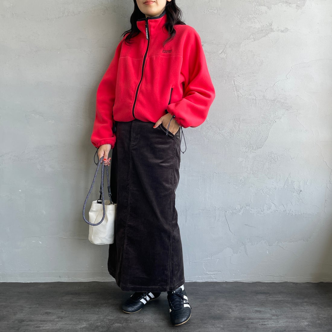 UNIVERSAL OVERALL [ユニバーサルオーバーオール] 別注 コーデュロイナロースカート [U2532767IN-JF] CHARCOAL &&モデル身長：160cm 着用サイズ：S&&