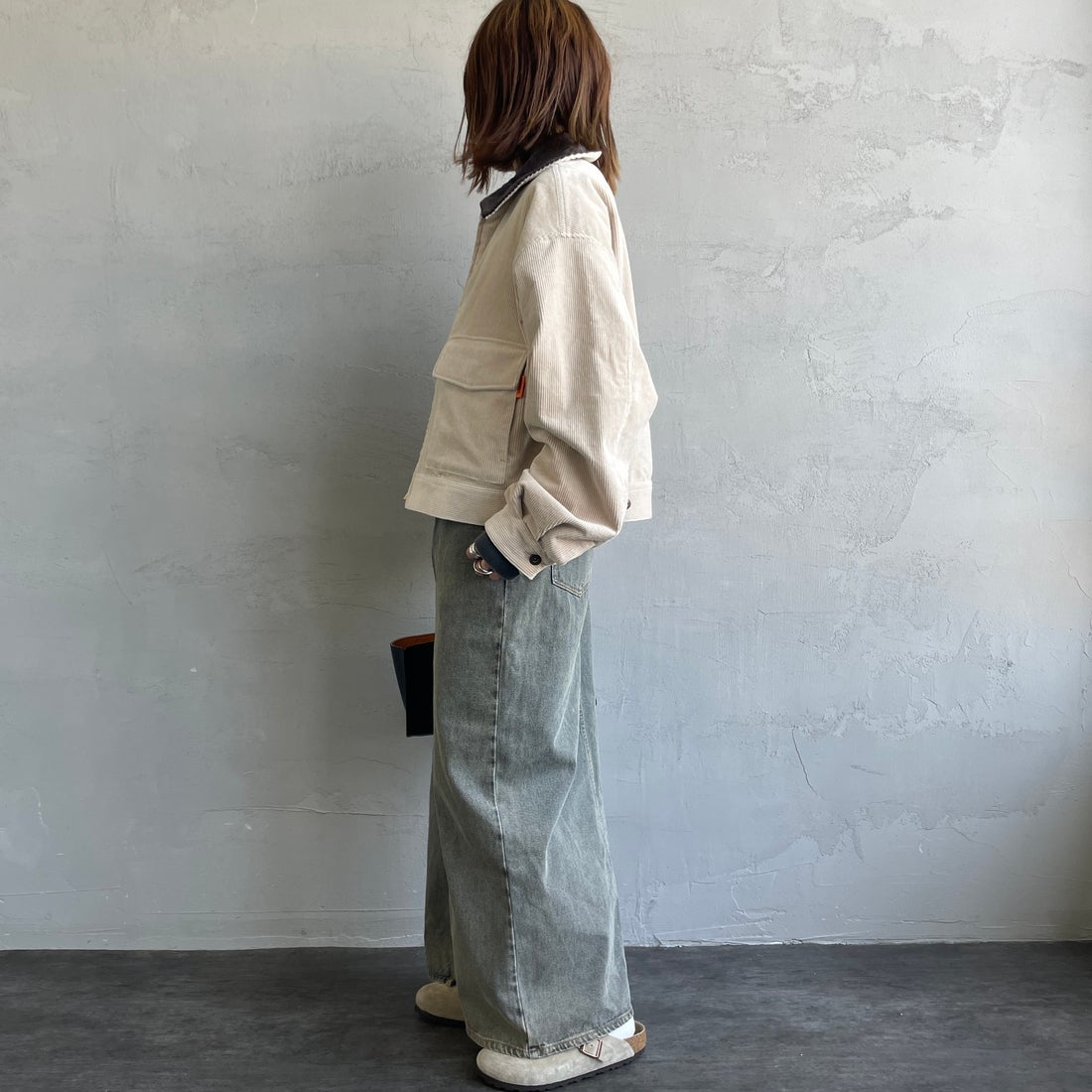 UNIVERSAL OVERALL [ユニバーサルオーバーオール] 別注 ショート丈ワークジャケット [U2532472IN-JF] GREIGE &&モデル身長：158cm 着用サイズ：F&&