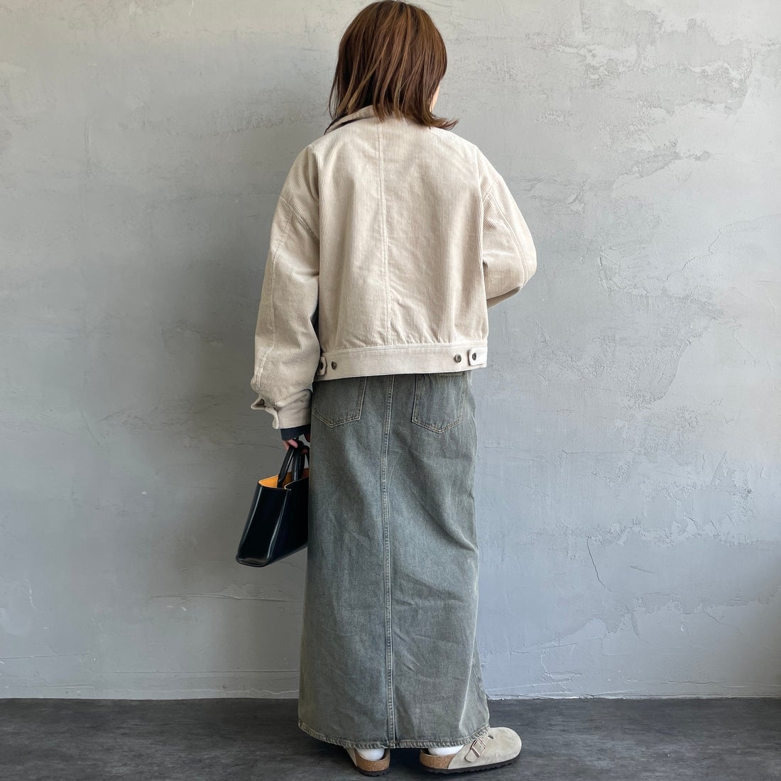 UNIVERSAL OVERALL [ユニバーサルオーバーオール] 別注 ショート丈ワークジャケット [U2532472IN-JF] GREIGE &&モデル身長：158cm 着用サイズ：F&&