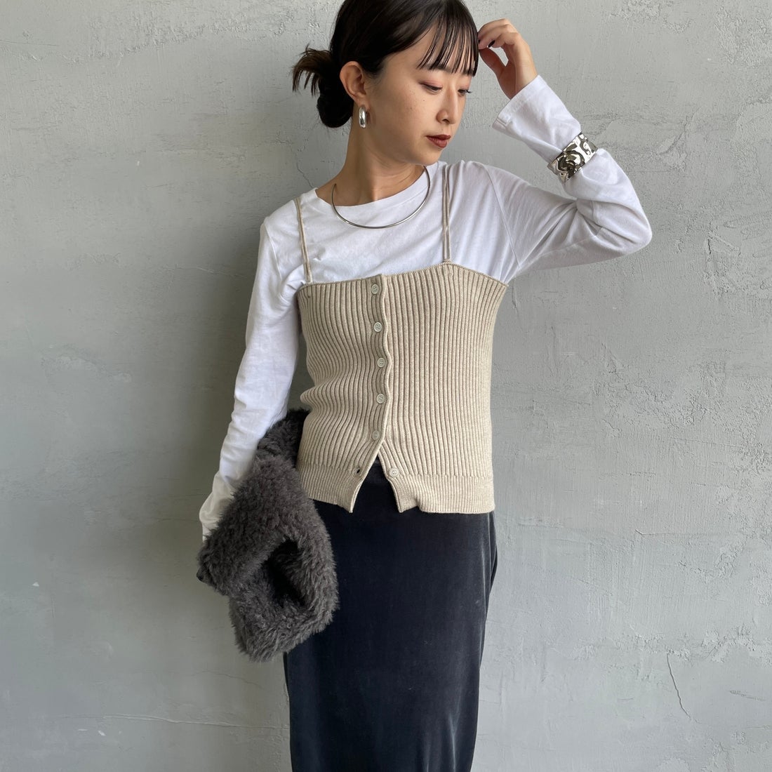 nenom [ネノム] マルチWAY フロントボタンリブニットビスチェ [NE25131033] 22 BEIGE&&モデル身長：150cm 着用サイズ：F&&