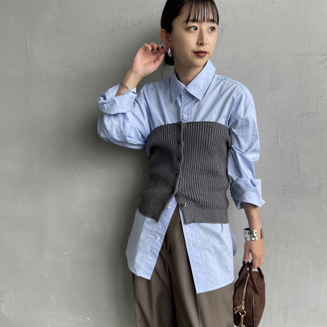 nenom [ネノム] マルチWAY フロントボタンリブニットビスチェ [NE25131033] 07 GRAY&&モデル身長：150cm 着用サイズ：F&&