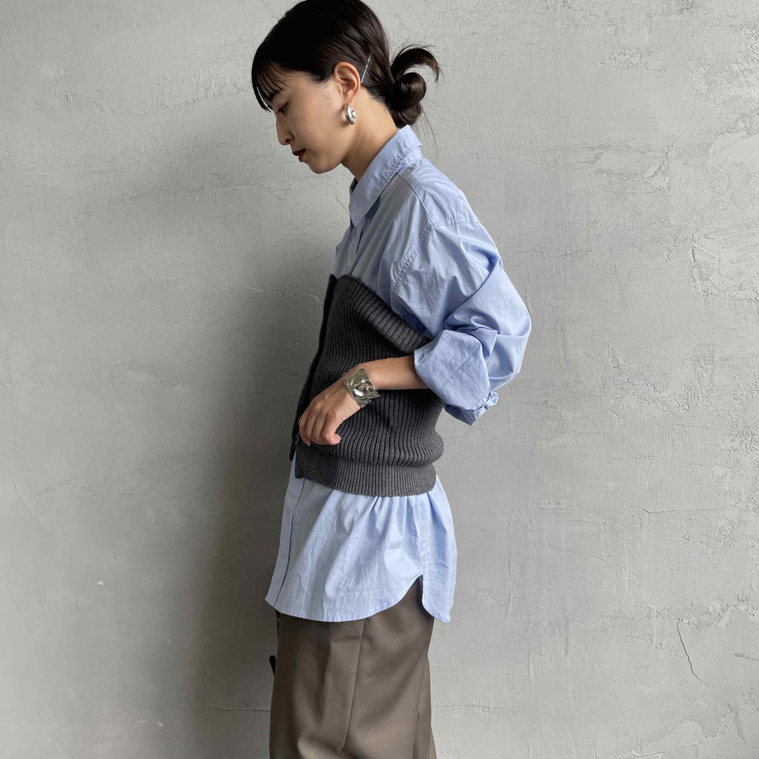 nenom [ネノム] マルチWAY フロントボタンリブニットビスチェ [NE25131033] 07 GRAY&&モデル身長：150cm 着用サイズ：F&&