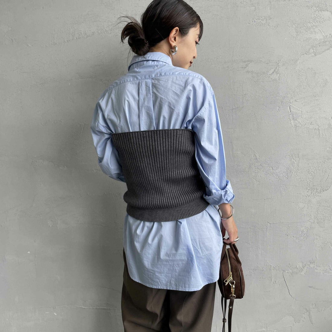 nenom [ネノム] マルチWAY フロントボタンリブニットビスチェ [NE25131033] 07 GRAY&&モデル身長：150cm 着用サイズ：F&&