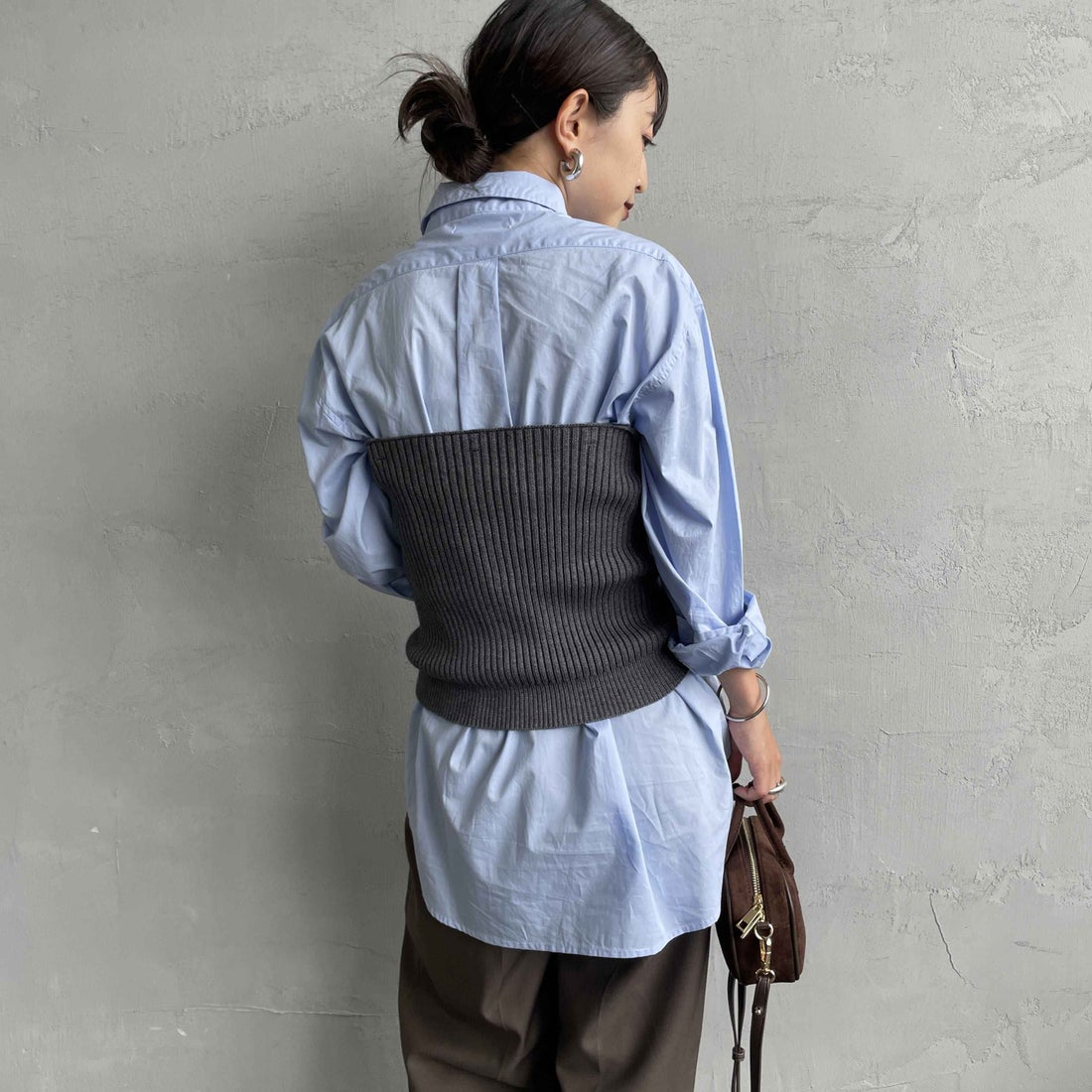 nenom [ネノム] マルチWAY フロントボタンリブニットビスチェ [NE25131033] 07 GRAY&&モデル身長：150cm 着用サイズ：F&&