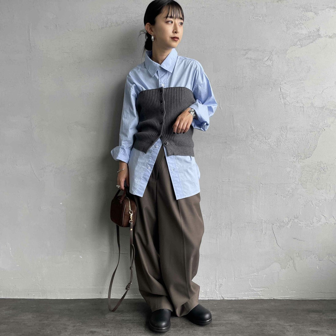 nenom [ネノム] マルチWAY フロントボタンリブニットビスチェ [NE25131033] 07 GRAY&&モデル身長：150cm 着用サイズ：F&&