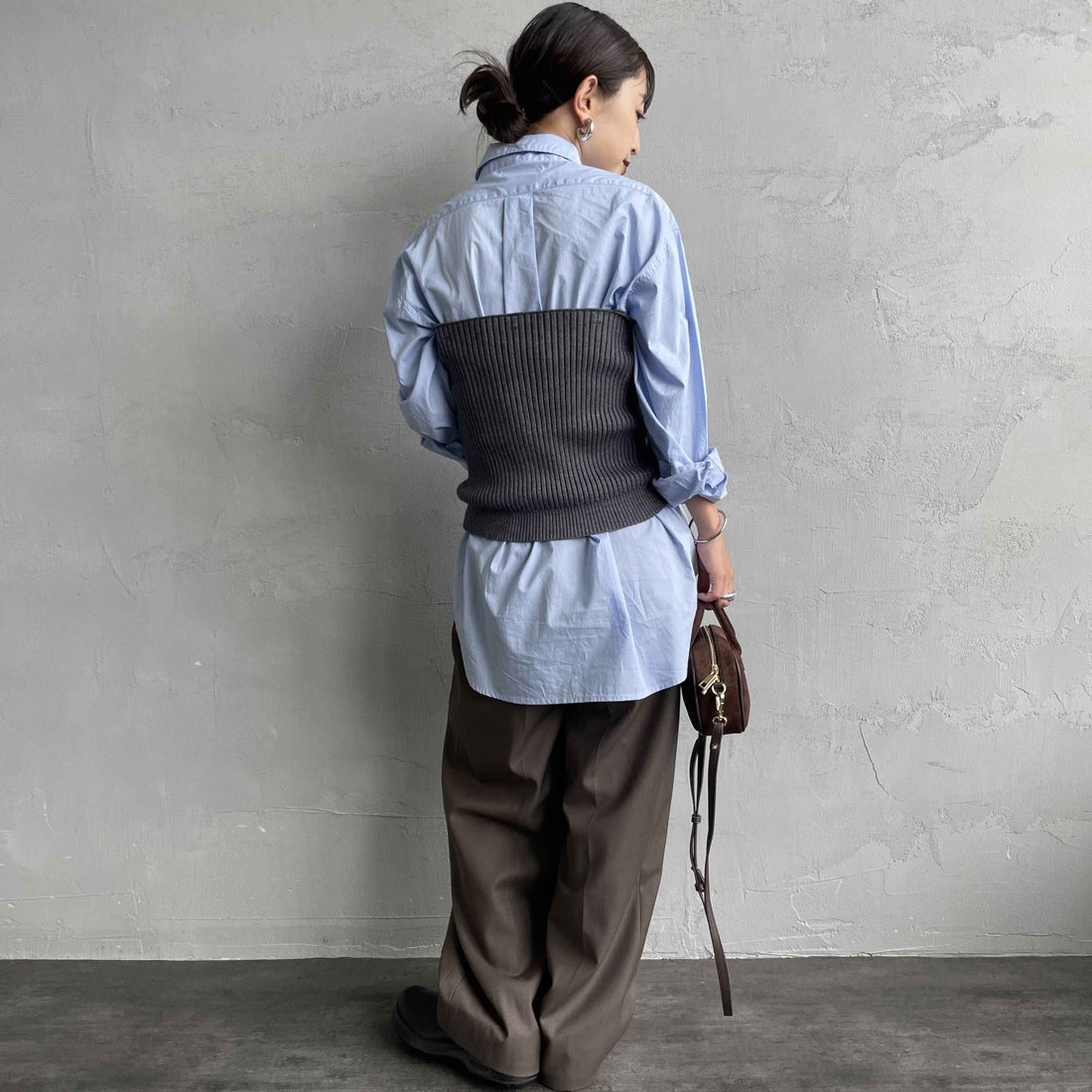 nenom [ネノム] マルチWAY フロントボタンリブニットビスチェ [NE25131033] 07 GRAY&&モデル身長：150cm 着用サイズ：F&&