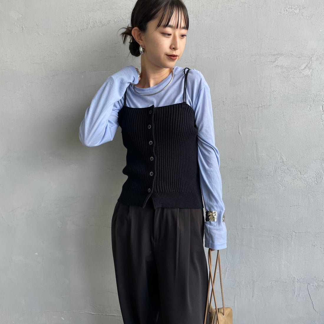 nenom [ネノム] マルチWAY フロントボタンリブニットビスチェ [NE25131033] 09 BLACK&&モデル身長：150cm 着用サイズ：F&&