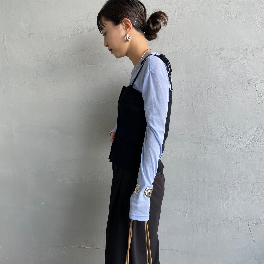 nenom [ネノム] マルチWAY フロントボタンリブニットビスチェ [NE25131033] 09 BLACK&&モデル身長：150cm 着用サイズ：F&&