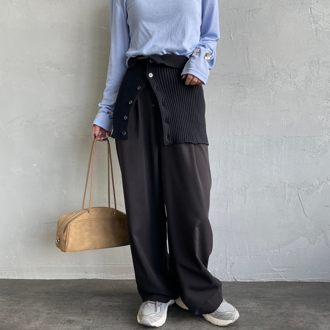 nenom [ネノム] マルチWAY フロントボタンリブニットビスチェ [NE25131033] 09 BLACK&&モデル身長：150cm 着用サイズ：F&&