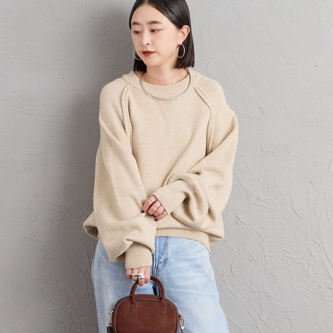 nenom [ネノム] スウェットライクニットプルオーバー [NE24131038] 22 BEIGE &&モデル身長：150cm 着用サイズ：F&&