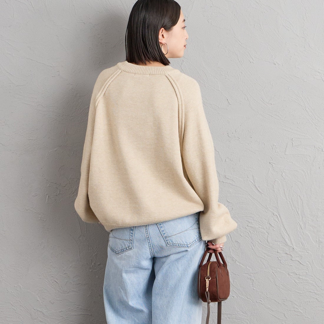 nenom [ネノム] スウェットライクニットプルオーバー [NE24131038] 22 BEIGE &&モデル身長：150cm 着用サイズ：F&&