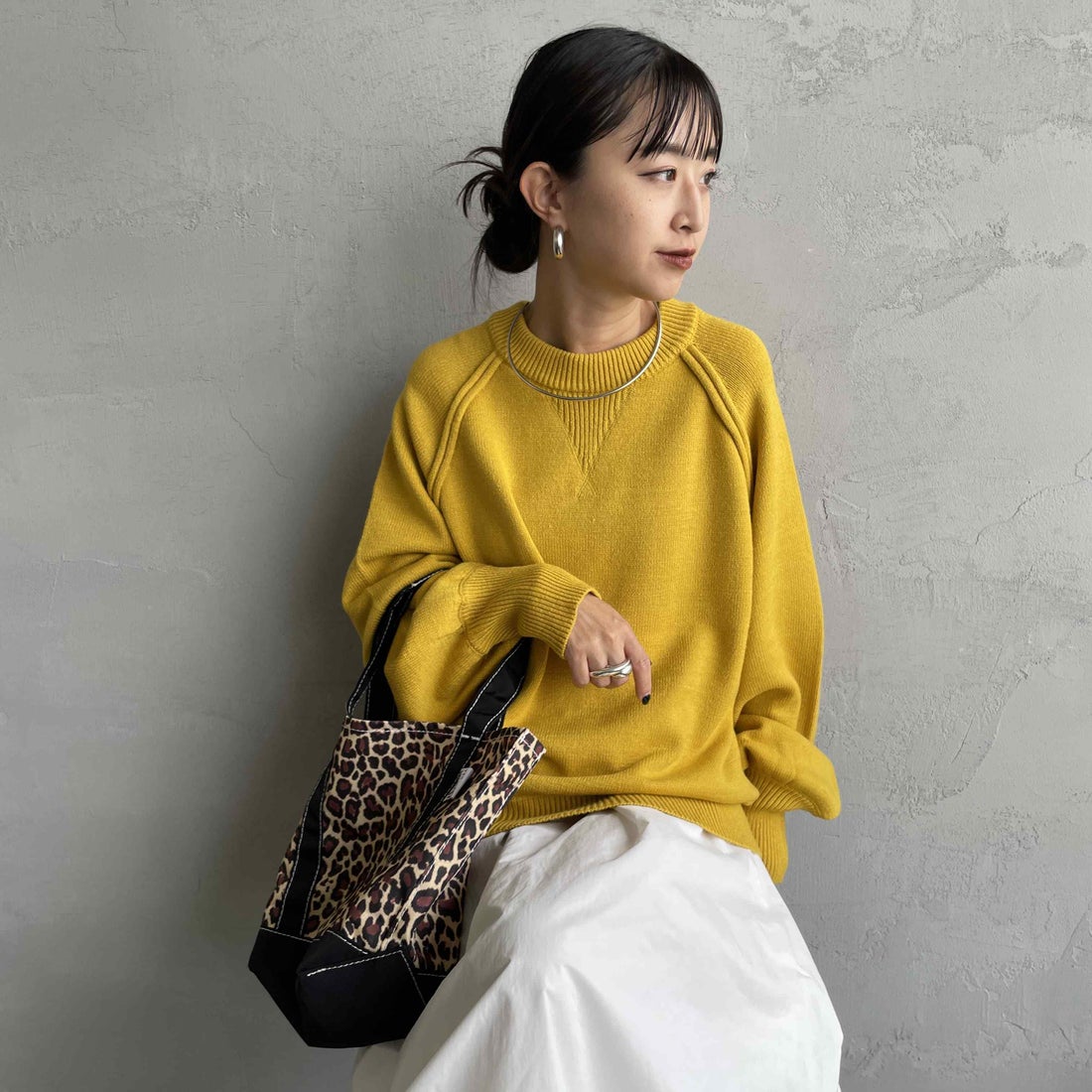 nenom [ネノム] スウェットライクニットプルオーバー [NE24131038] 31 YELLOW &&モデル身長：150cm 着用サイズ：F&&