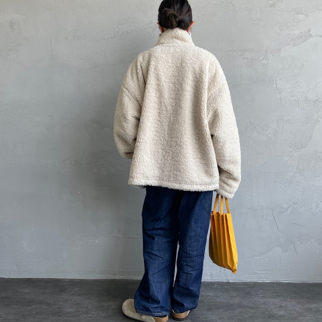 UNIVERSAL OVERALL [ユニバーサルオーバーオール] 別注 カールボアブルゾン [U2532400IN-JF] IVORY &&モデル身長：150cm 着用サイズ：F&&