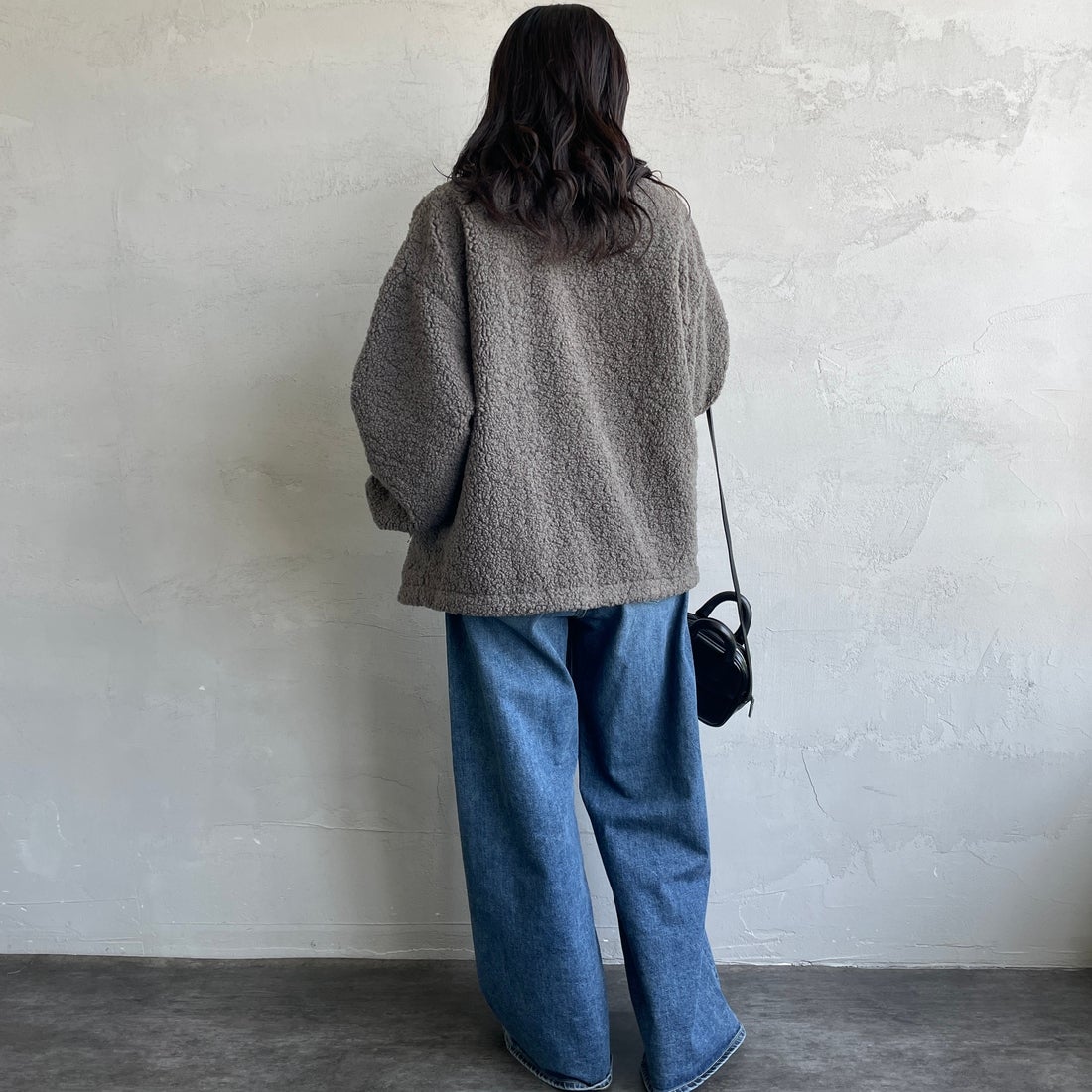 UNIVERSAL OVERALL [ユニバーサルオーバーオール] 別注 カールボアブルゾン [U2532400IN-JF] CHARCOAL &&モデル身長：160cm 着用サイズ：F&&