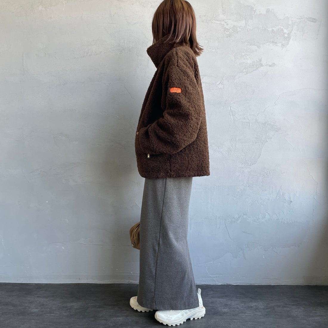 UNIVERSAL OVERALL [ユニバーサルオーバーオール] 別注 カールボアブルゾン [U2532400IN-JF] BROWN &&モデル身長：158cm 着用サイズ：F&&