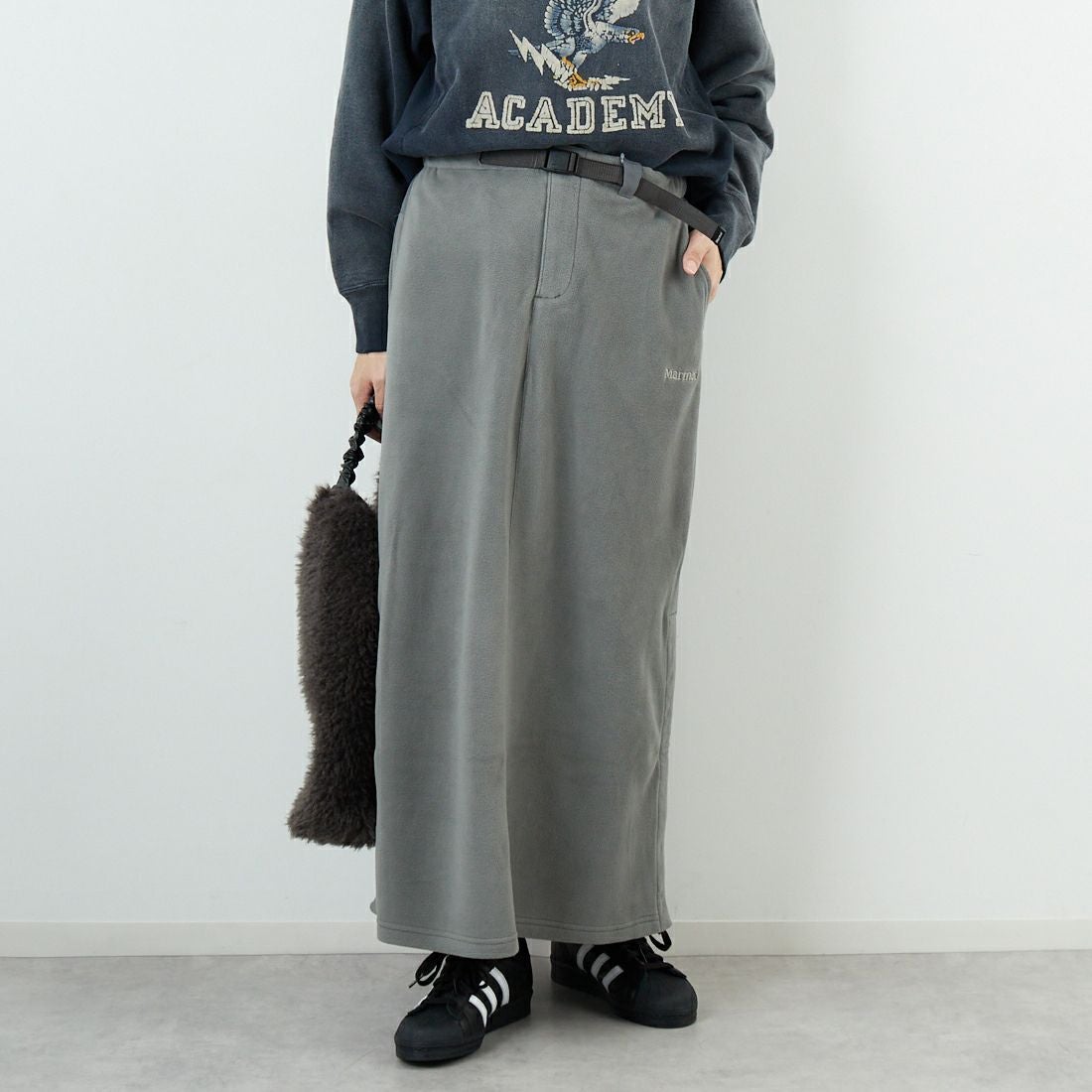 Marmot [マーモット] ウィメンズ ポーラライトフリーススカート [MTFW25WFL038] KHAKI &&モデル身長：162cm 着用サイズ：M&&