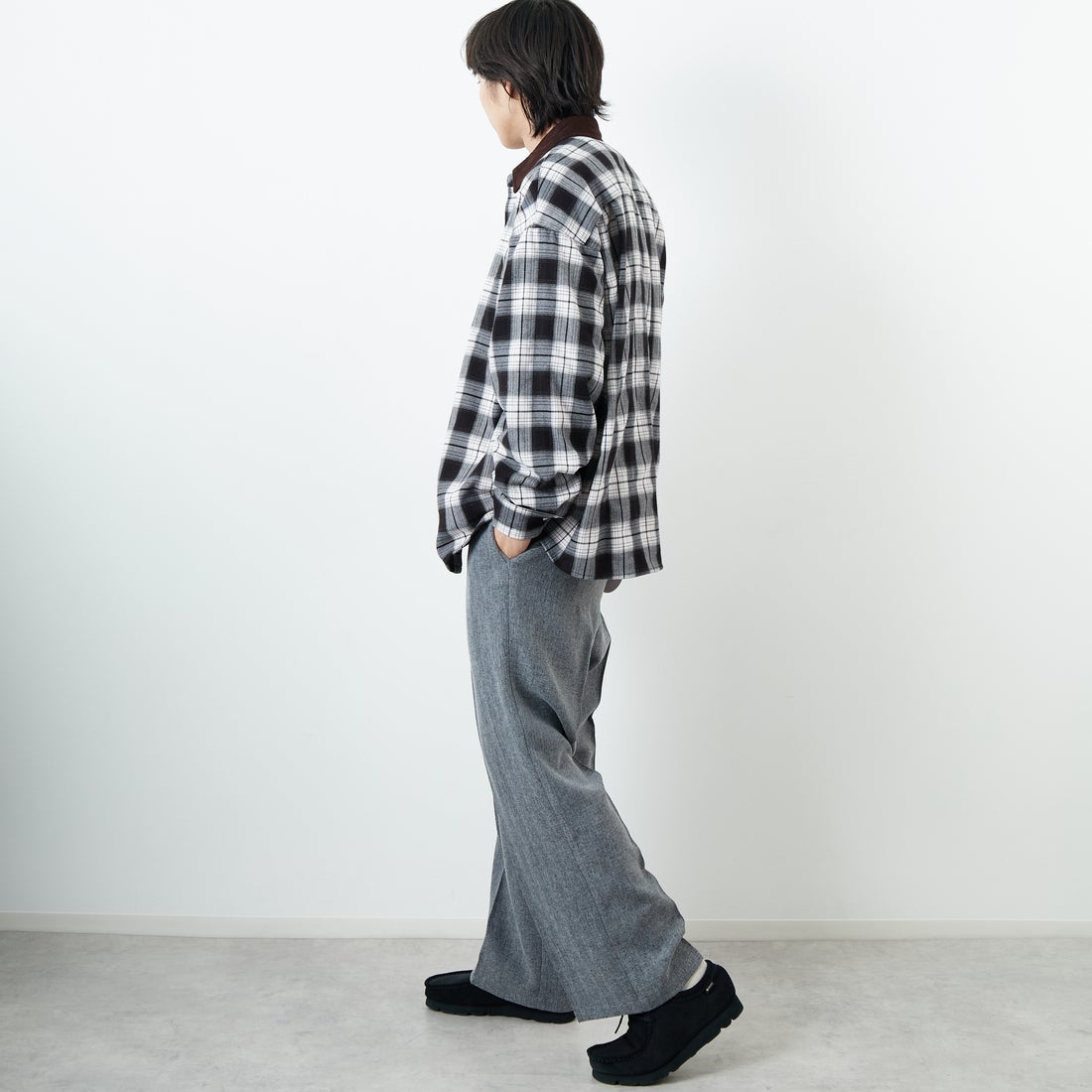 UNIVERSAL OVERALL [ユニバーサルオーバーオール] 別注 ビッグシルエットパジャマシャツ [U2511100IN-JF] BLACK &&モデル身長：179cm 着用サイズ：L&&