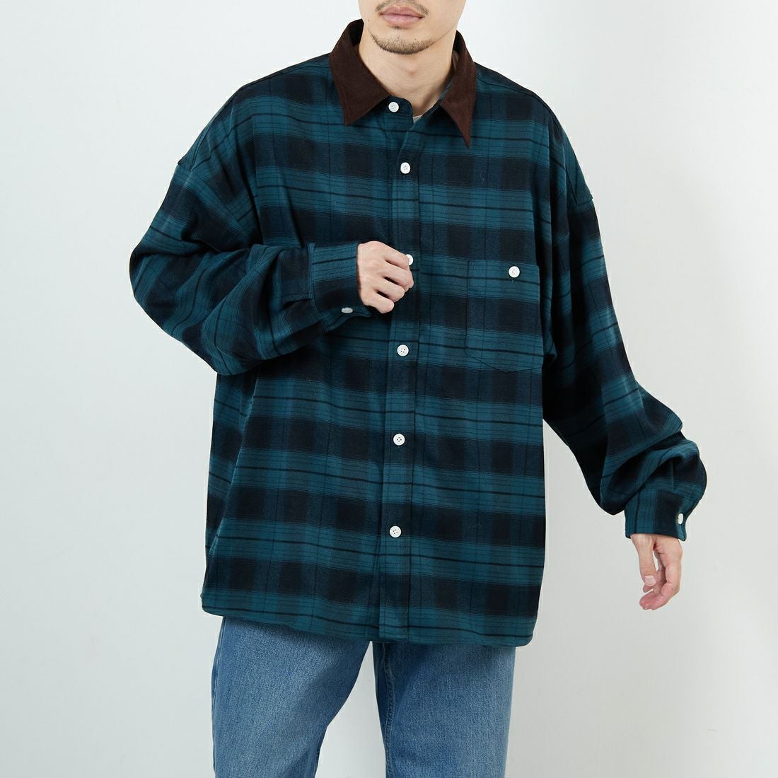 UNIVERSAL OVERALL [ユニバーサルオーバーオール] 別注 ビッグシルエットパジャマシャツ [U2511100IN-JF] GREEN &&モデル身長：168cm 着用サイズ：L&&