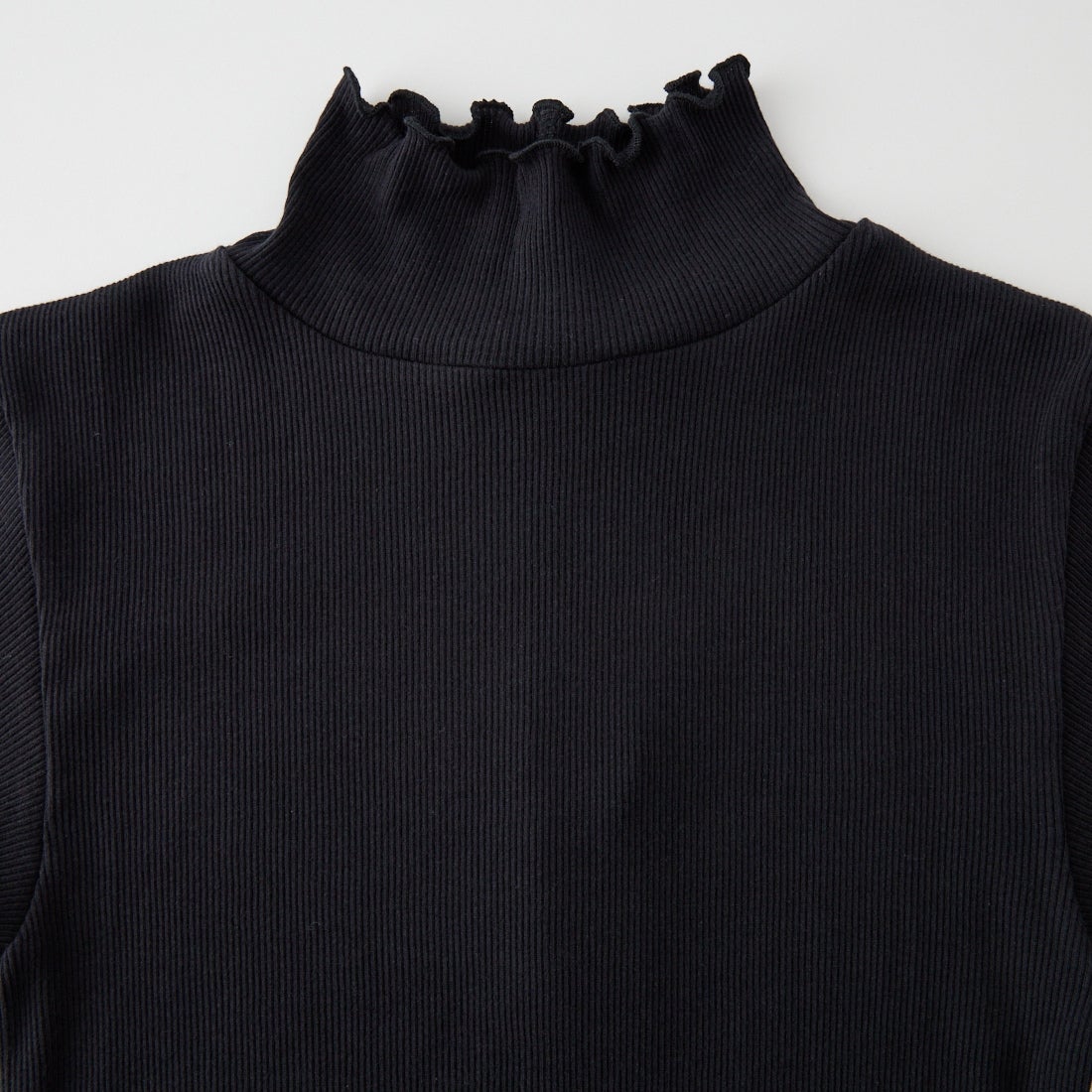tumugu: [ツムグ] コットンノヴァテレコ フリルハイネックカットソー [TC20103] 99 BLACK