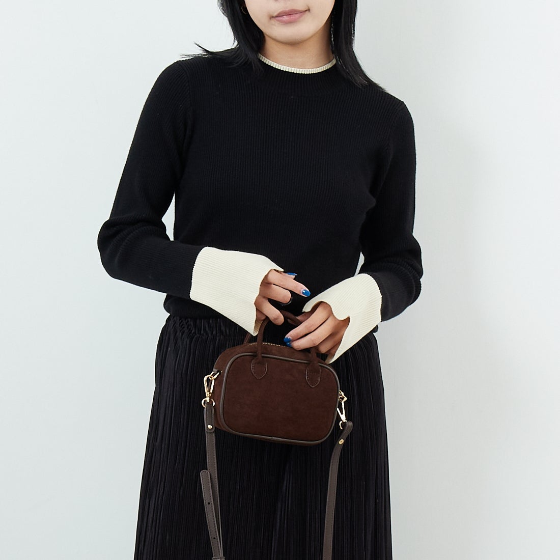 Maison de L'allure [メゾン ドゥ ラリュール] バイカラーリブニット [M23121008] 09 BLK/OFF &&モデル身長：167cm 着用サイズ：F&&