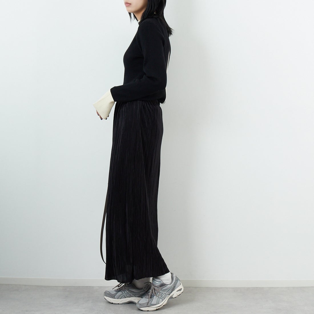 Maison de L'allure [メゾン ドゥ ラリュール] バイカラーリブニット [M23121008] 09 BLK/OFF &&モデル身長：167cm 着用サイズ：F&&