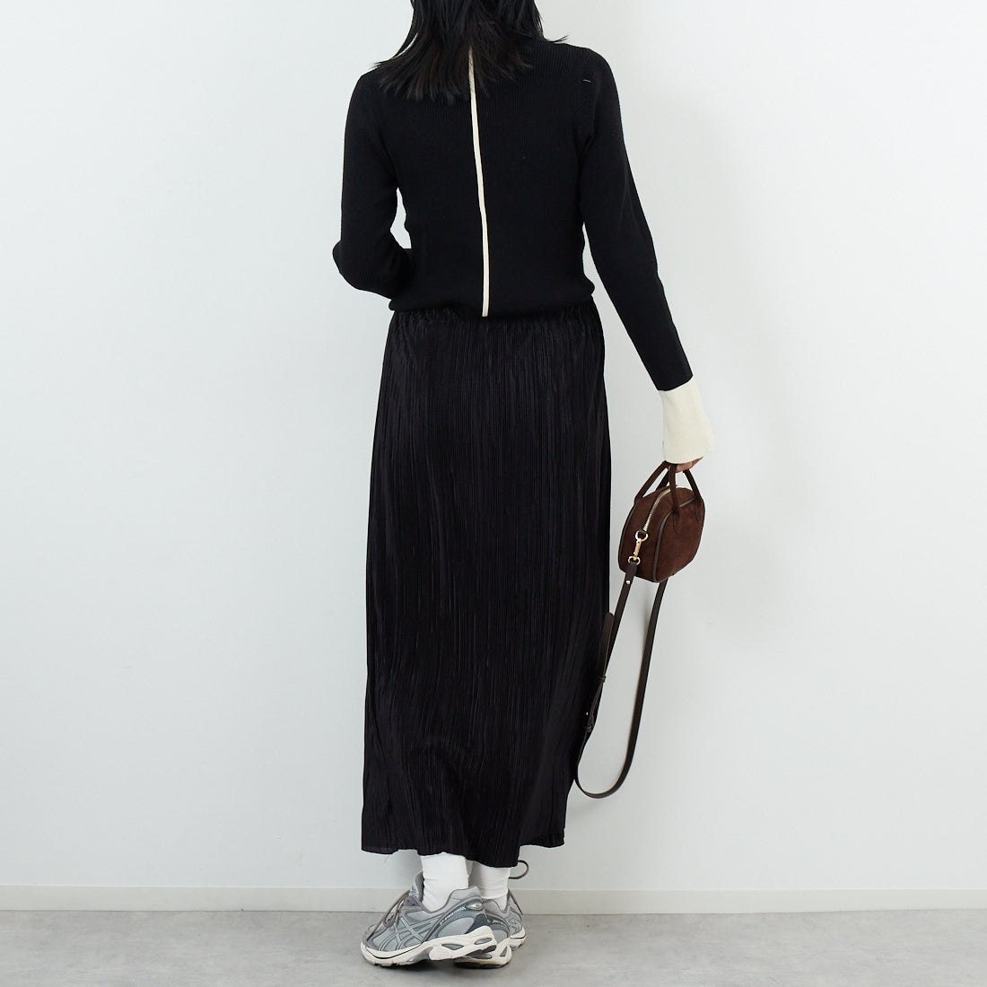 Maison de L'allure [メゾン ドゥ ラリュール] バイカラーリブニット [M23121008] 09 BLK/OFF &&モデル身長：167cm 着用サイズ：F&&