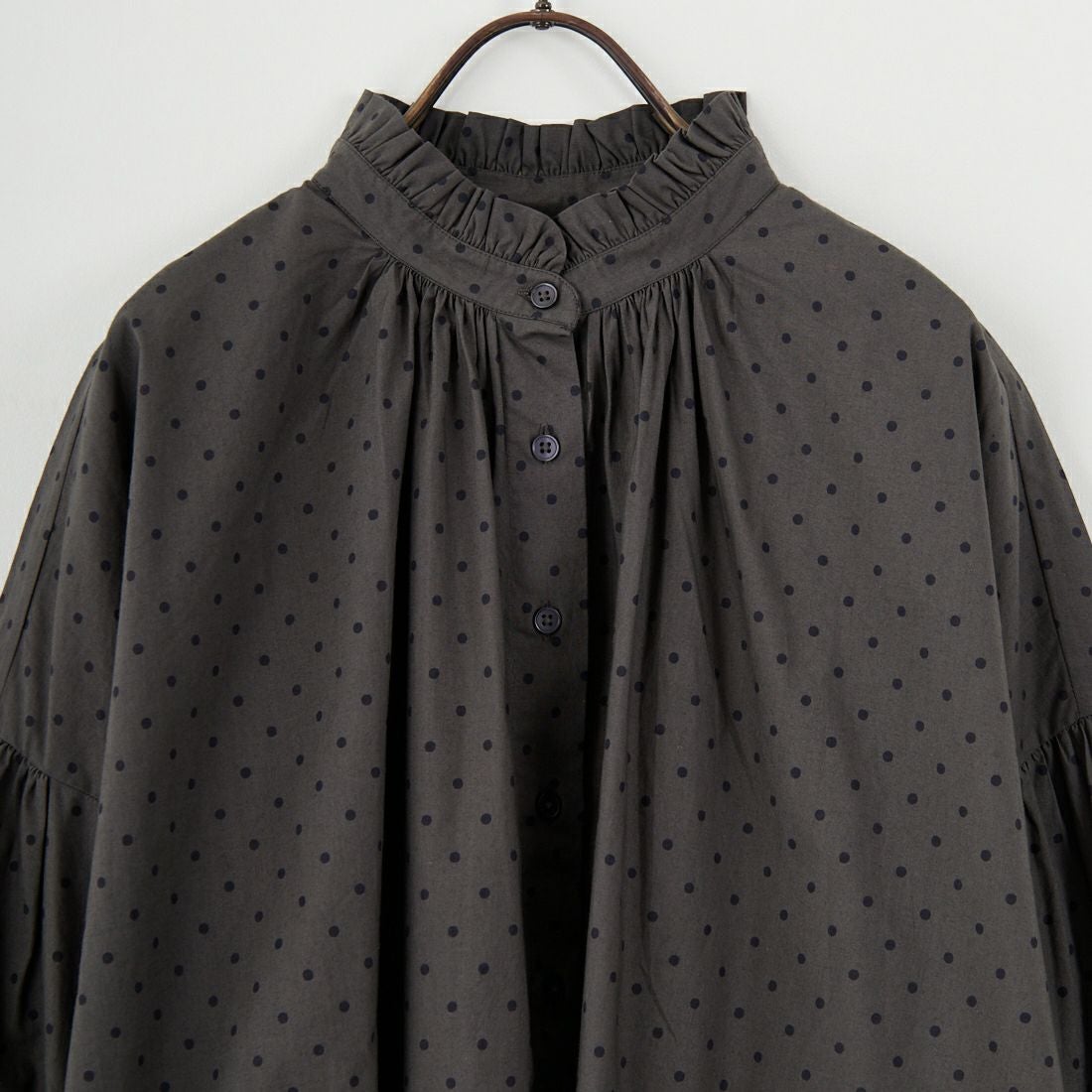 soil [ソイル] ドットコットンポプリン フリルカラーシャツ [NSL25533] 973M GY M.