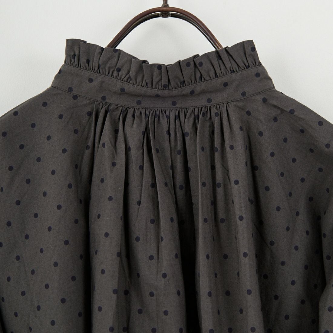 soil [ソイル] ドットコットンポプリン フリルカラーシャツ [NSL25533] 973M GY M.