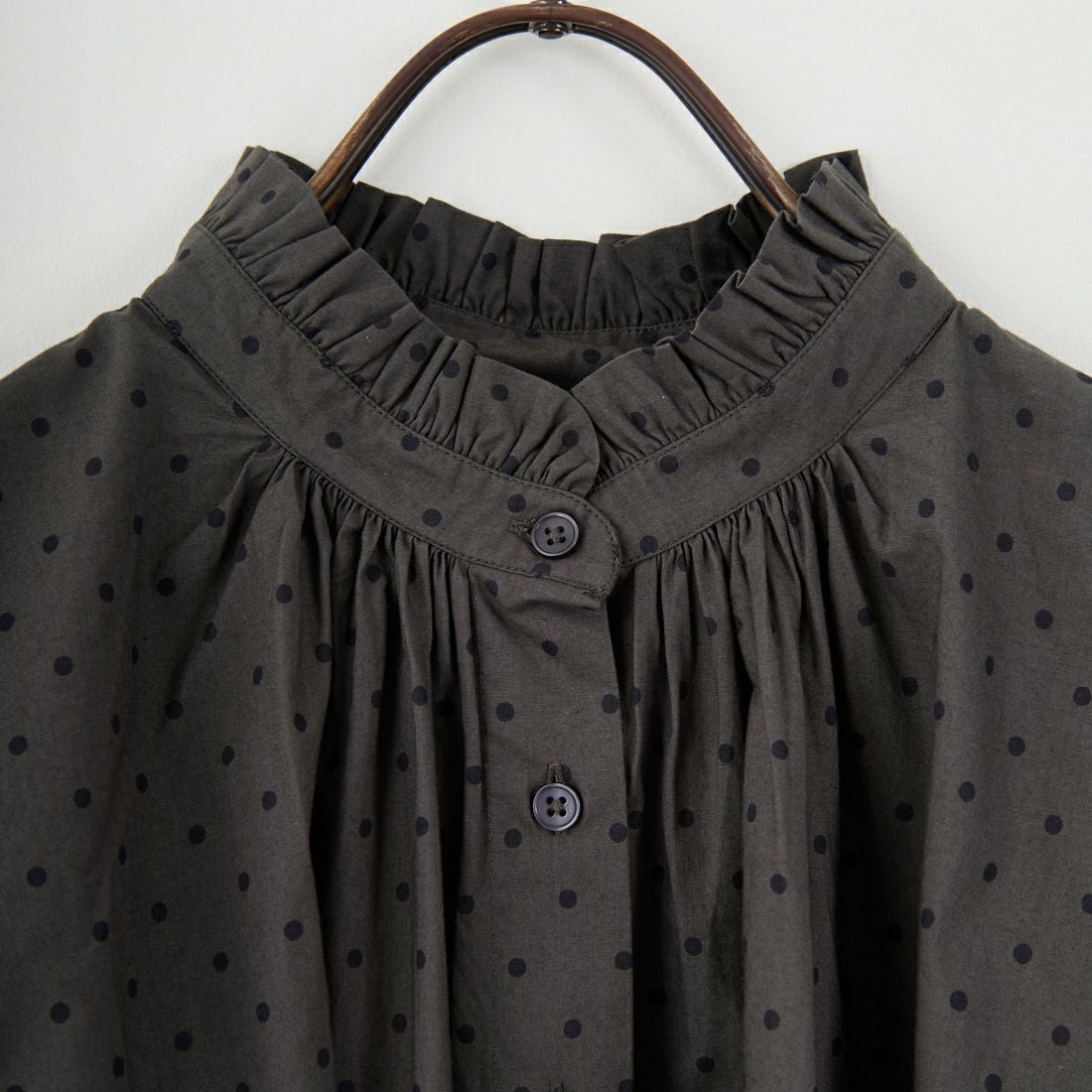 soil [ソイル] ドットコットンポプリン フリルカラーシャツ [NSL25533] 973M GY M.