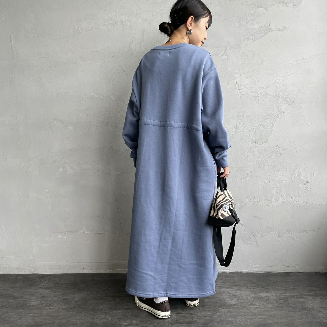 THE FOX [ザフォックス] ウエストドローコード スウェットワンピース [JFL25AW-07-JF] BLUE &&モデル身長：150cm 着用サイズ：S&&