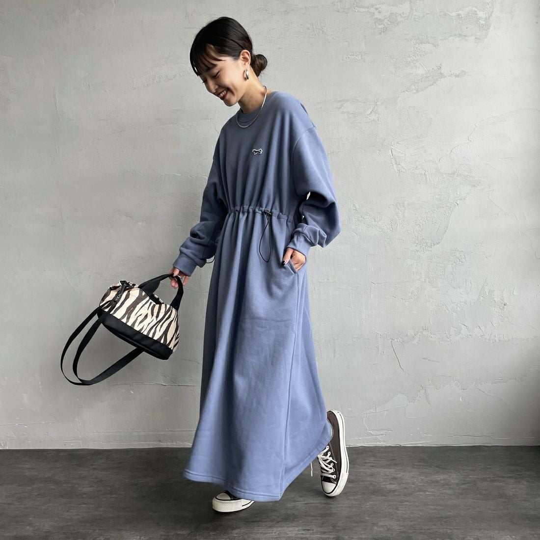 THE FOX [ザフォックス] ウエストドローコード スウェットワンピース [JFL25AW-07-JF] BLUE &&モデル身長：150cm 着用サイズ：S&&
