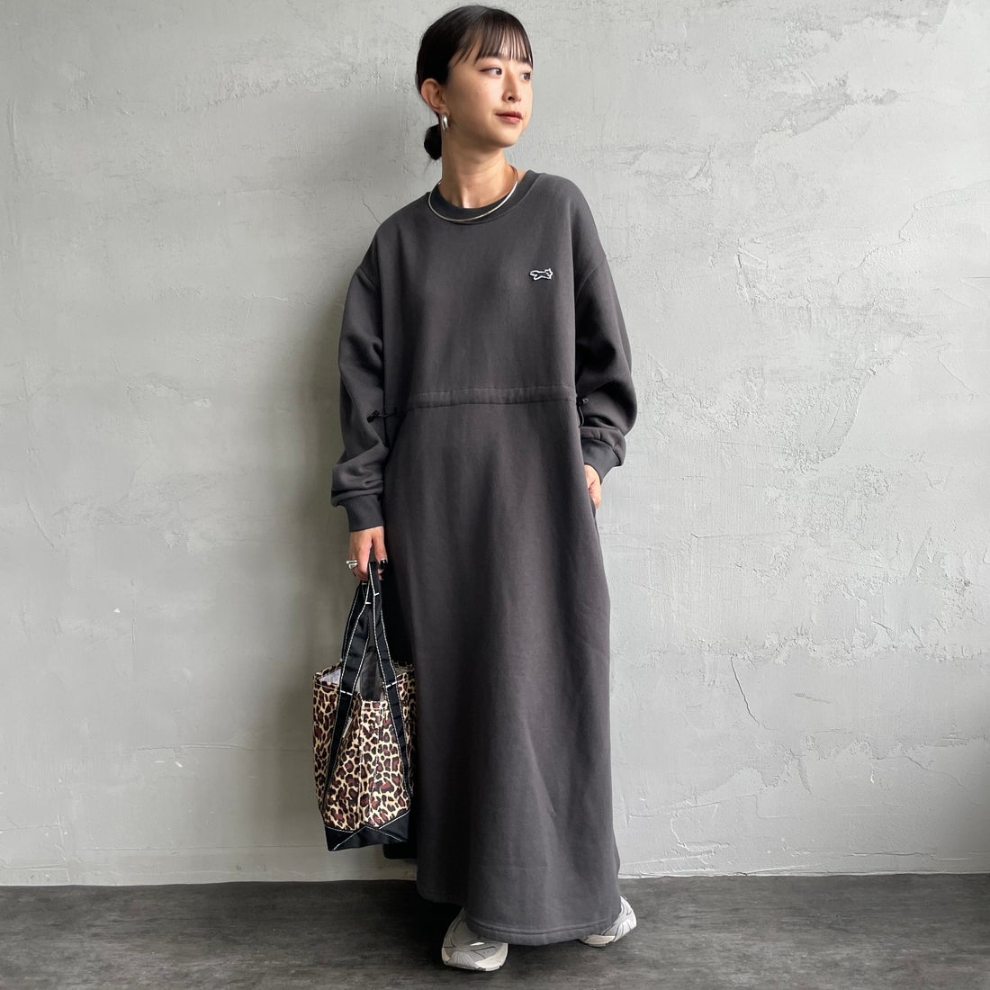 THE FOX [ザフォックス] ウエストドローコード スウェットワンピース [JFL25AW-07-JF] SUMIKURO &&モデル身長：150cm 着用サイズ：S&&