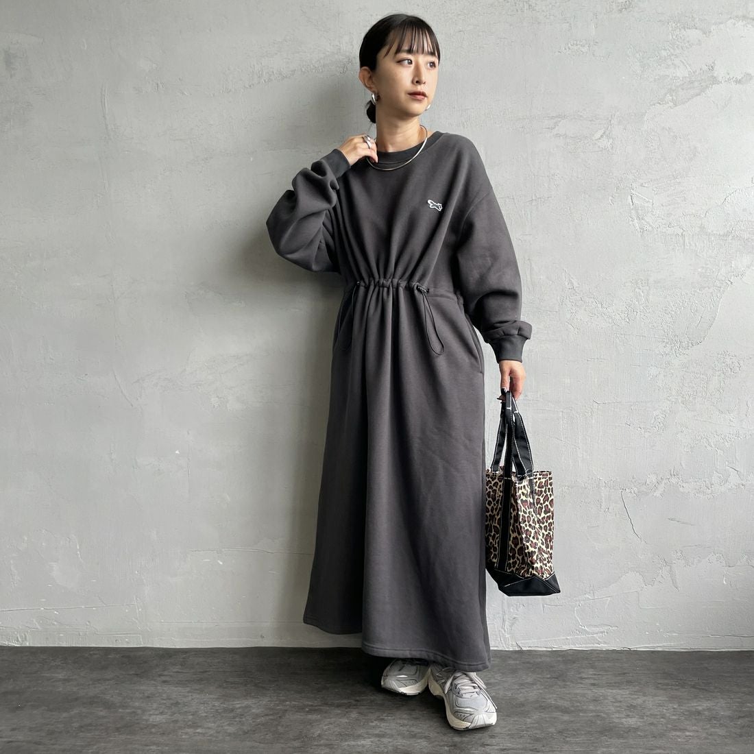 THE FOX [ザフォックス] ウエストドローコード スウェットワンピース [JFL25AW-07-JF] SUMIKURO &&モデル身長：150cm 着用サイズ：S&&